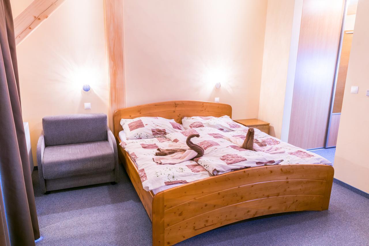 Horsky Hotel Kristina Hrustin المظهر الخارجي الصورة